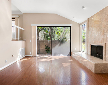 21820 Marylee Street - Photo Thumbnail 4