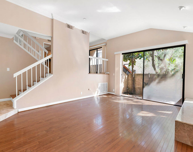 21820 Marylee Street - Photo Thumbnail 6