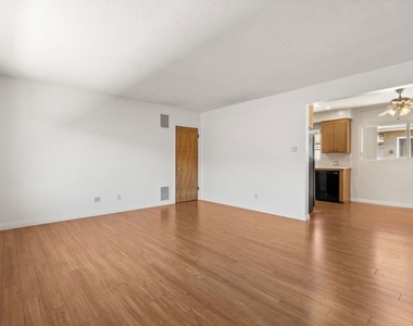 50 S Meridith Ave - Photo Thumbnail 3