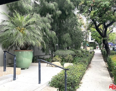 1025 N Kings Road - Photo Thumbnail 1