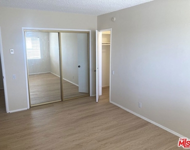 1025 N Kings Road - Photo Thumbnail 17
