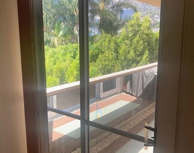 1025 N Kings Road - Photo Thumbnail 13