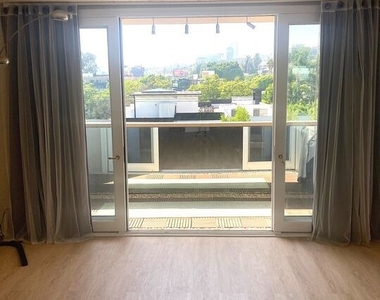 1025 N Kings Road - Photo Thumbnail 8