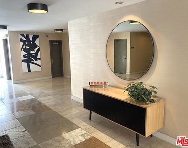 1025 N Kings Road - Photo Thumbnail 4