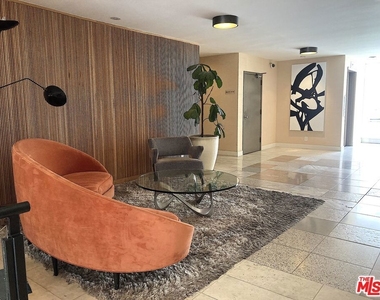 1025 N Kings Road - Photo Thumbnail 3