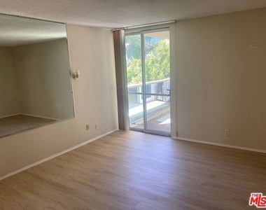 1025 N Kings Road - Photo Thumbnail 14