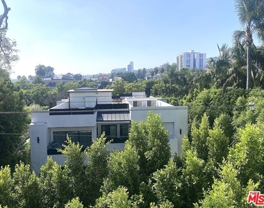 1025 N Kings Road - Photo Thumbnail 9