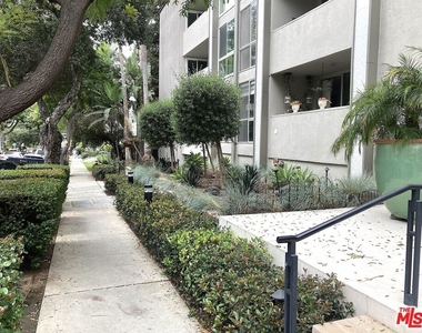 1025 N Kings Road - Photo Thumbnail 2
