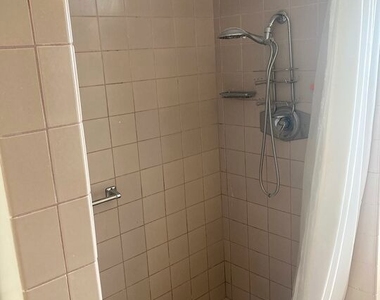 1025 N Kings Road - Photo Thumbnail 16