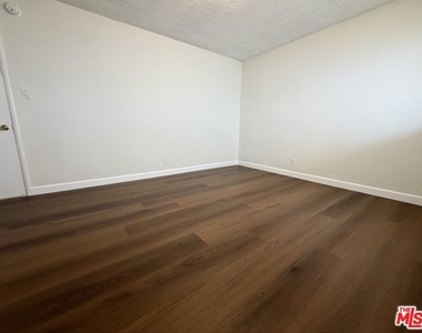11727 Mayfield Avenue - Photo Thumbnail 26