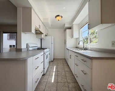 11727 Mayfield Avenue - Photo Thumbnail 8