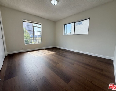11727 Mayfield Avenue - Photo Thumbnail 12