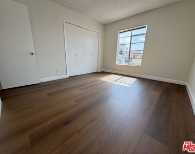 11727 Mayfield Avenue - Photo Thumbnail 13