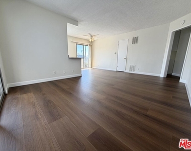 11727 Mayfield Avenue - Photo Thumbnail 4