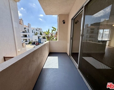 11727 Mayfield Avenue - Photo Thumbnail 2
