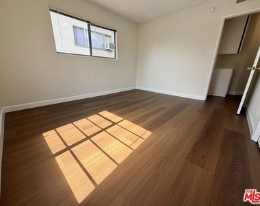 11727 Mayfield Avenue - Photo Thumbnail 16