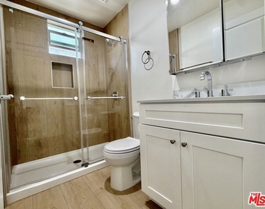233 1/2 N Chicago Street - Photo Thumbnail 5