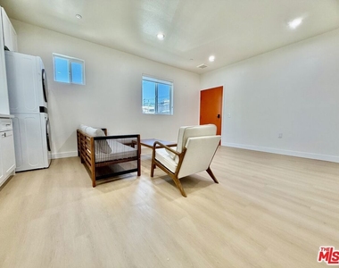 233 1/2 N Chicago Street - Photo Thumbnail 2