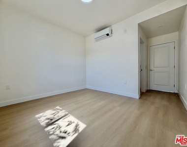 233 1/2 N Chicago Street - Photo Thumbnail 3