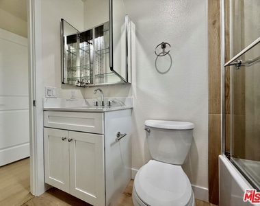235 1/2 N Chicago Street - Photo Thumbnail 12