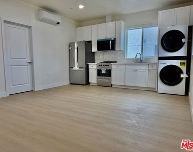 235 1/2 N Chicago Street - Photo Thumbnail 2