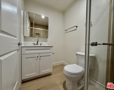 235 1/2 N Chicago Street - Photo Thumbnail 7
