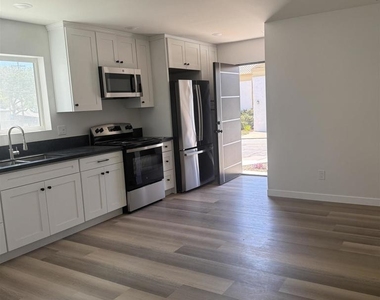 4913 Glen - Photo Thumbnail 3