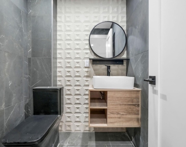 257a Tompkins Ave - Photo Thumbnail 6
