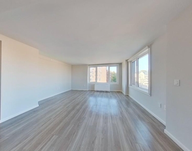178-02 Hillside Avenue - Photo Thumbnail 3