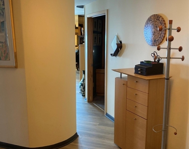 780 W Broadway - Photo Thumbnail 2