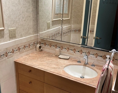 780 W Broadway - Photo Thumbnail 18