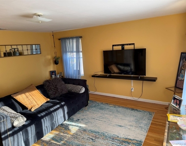 222 Colonial Avenue - Photo Thumbnail 2