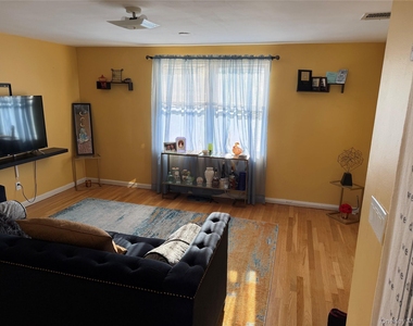 222 Colonial Avenue - Photo Thumbnail 4