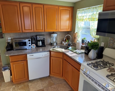 222 Colonial Avenue - Photo Thumbnail 9