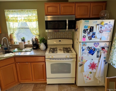 222 Colonial Avenue - Photo Thumbnail 11