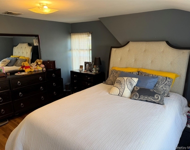 222 Colonial Avenue - Photo Thumbnail 14