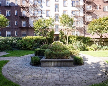 8309 Talbot Street - Photo Thumbnail 14