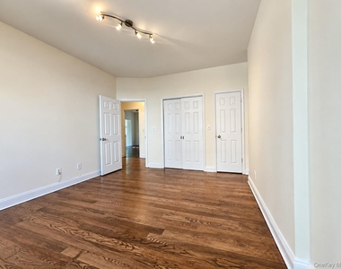 8309 Talbot Street - Photo Thumbnail 5