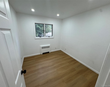 303 Woodbury Road - Photo Thumbnail 9