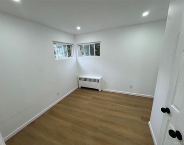 303 Woodbury Road - Photo Thumbnail 5