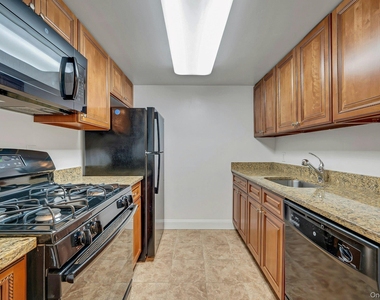 2 Park Avenue - Photo Thumbnail 4