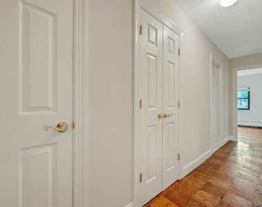 2 Park Avenue - Photo Thumbnail 14