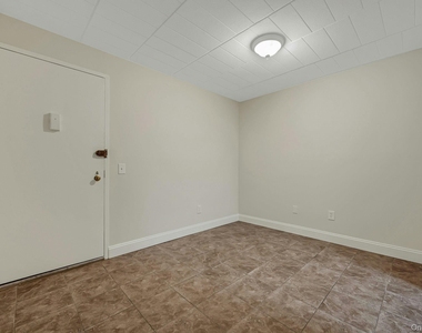 2 Park Avenue - Photo Thumbnail 2