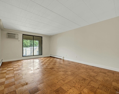 2 Park Avenue - Photo Thumbnail 1