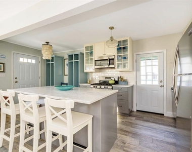 96 Coronado Street - Photo Thumbnail 4