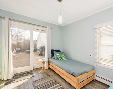 96 Coronado Street - Photo Thumbnail 9