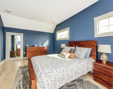 96 Coronado Street - Photo Thumbnail 13