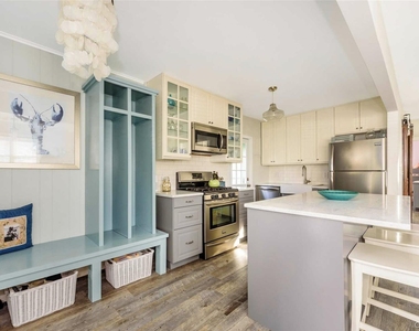 96 Coronado Street - Photo Thumbnail 6