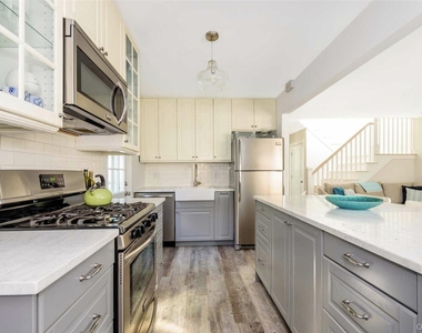 96 Coronado Street - Photo Thumbnail 5
