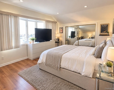 864 Walnut Street - Photo Thumbnail 5